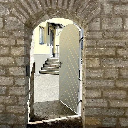 Luxury In The Heart Of Old Town شقة *