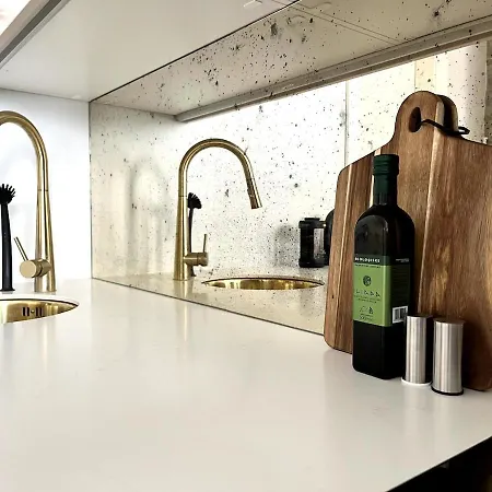 Luxury In The Heart Of Old Town דירה טאלין