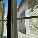 Luxury In The Heart Of Old Town Apartament